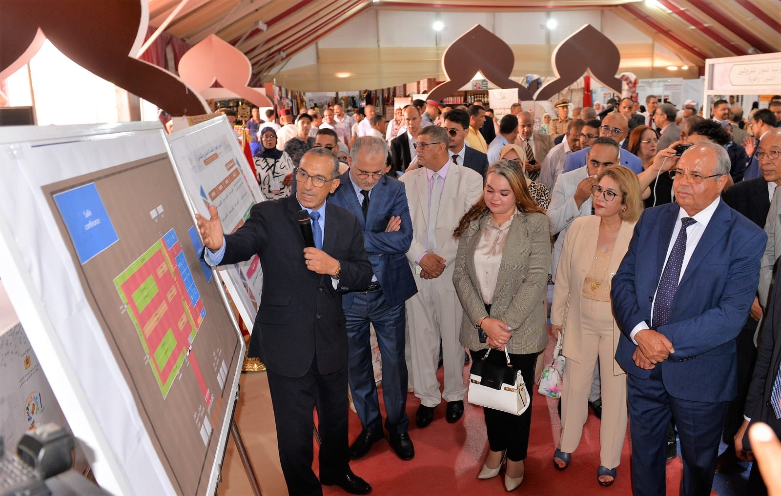 الرشيدية 14 اختلالات في دفتر تحملات تنظيم الدورة الثانية للمعرض الجهوي للاقتصاد التضامني والاجتماعي … من يريد توريط رئيس الجهة في صراع مع الاعلام ؟
